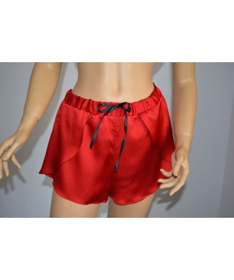 Pijama eleganta, confectionata din material satinat